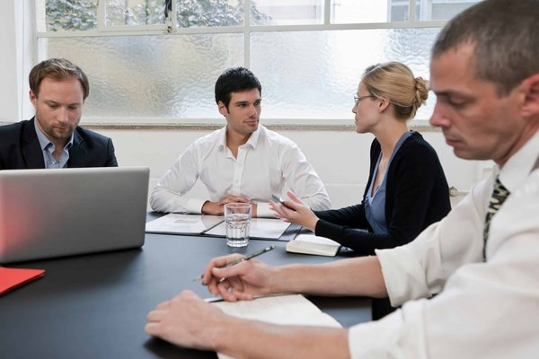 Quelles techniques pour débuter dans la création de fresques murales en style Renaissance ?